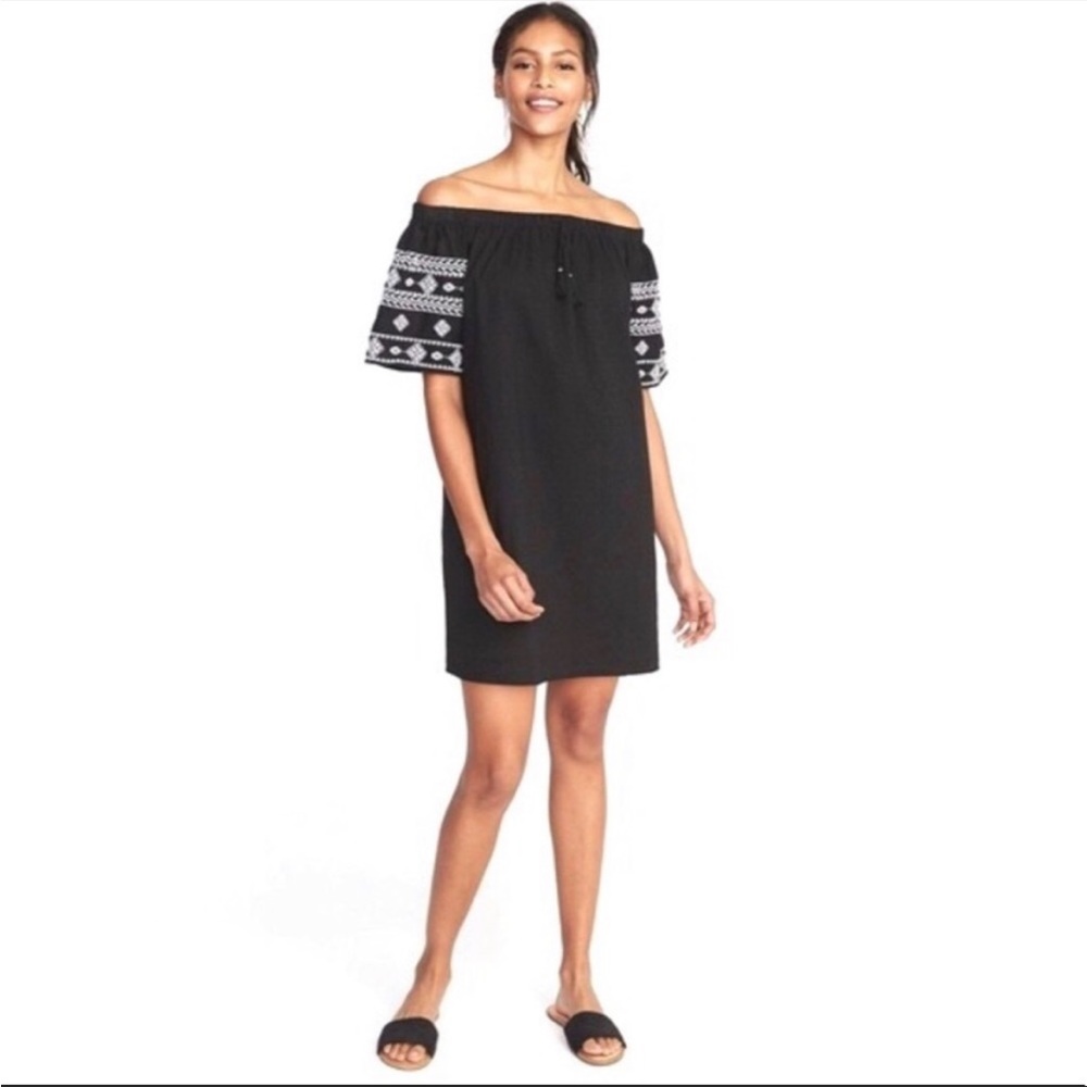 Old Navy Black & White Boho Off The Shoulder Embroidered Sleeve Dress Size Small